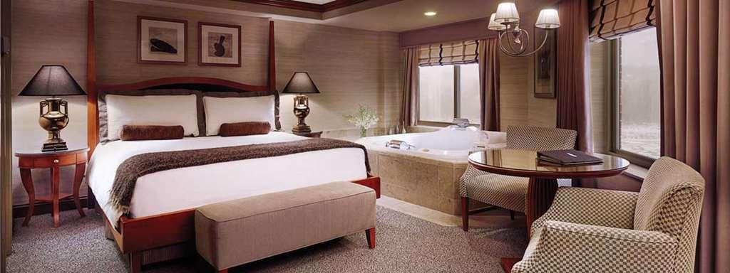 Ameristar Casino Hotel Council Bluffs Room photo