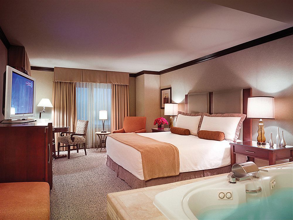Ameristar Casino Hotel Council Bluffs Exterior photo